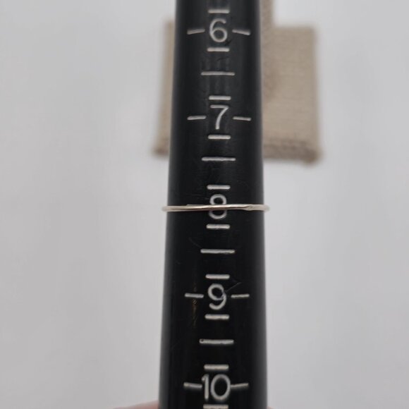 Size 8 Sterling Silver Cute Daisy Flower Ring A2418 - Picture 5 of 7